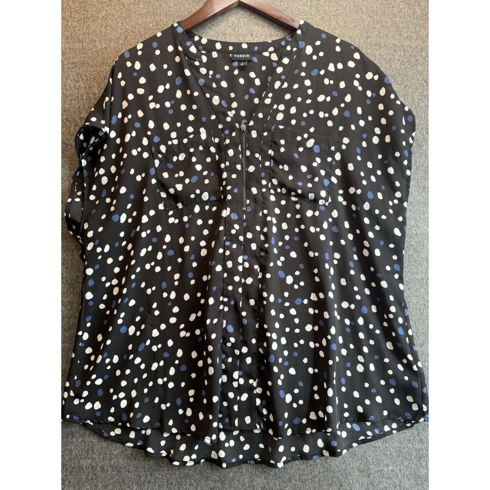 Torrid Blouse Size 1 1X Short Dolman Sleeve Black Blue Polka dot Georgette Zip